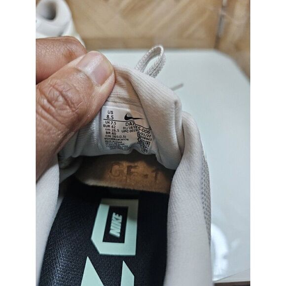 Brand New Nike Women's Air Zoom Vomero 16 Running Shoes 10. 204 - Picture 9 of 10